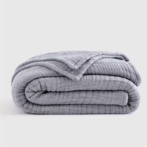 QUINCE Organic Cotton Channel Stitch Coverlet King Blue w/ king shams—never used